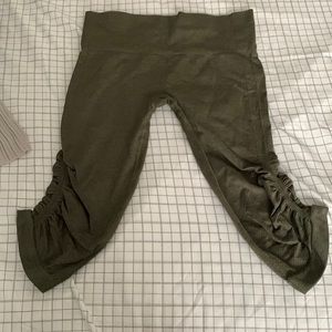 Lululemon green ebb and flow yoga pants